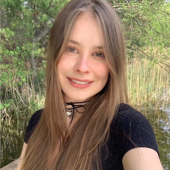 Meet your Posher, Christa - Picture 1 of 1